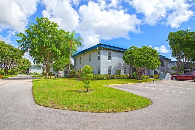 Building Photo - 7527 S Oriole Blvd