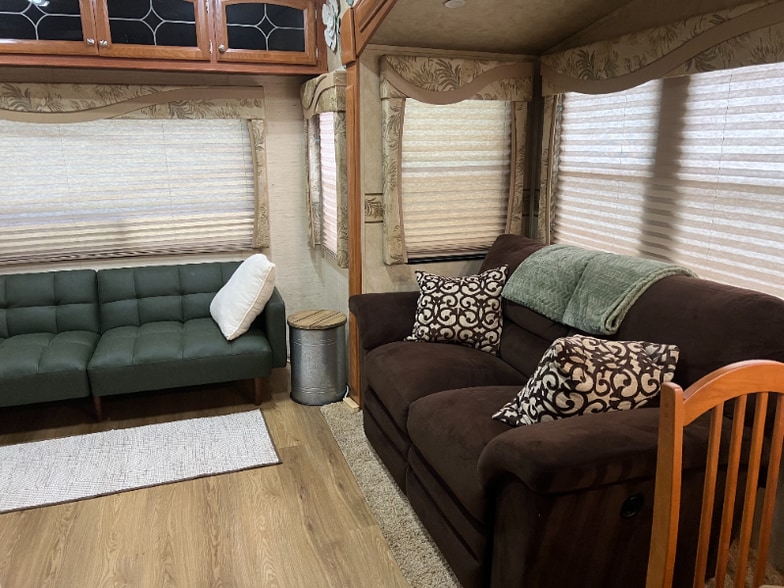 Building Photo - 7560 Chelsea Rd