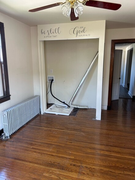 Bedroom W/D hook up - 838 W 4th St