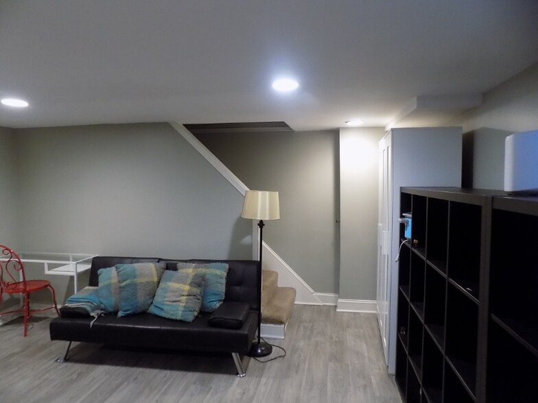 Building Photo - 2329 Ashburton St