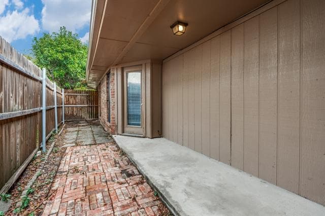 Building Photo - 2118 Falcon Ridge Dr