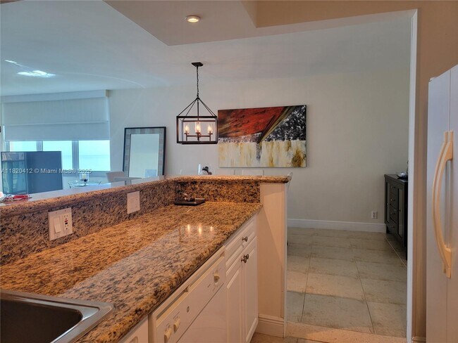 Building Photo - 2501 S Ocean Dr