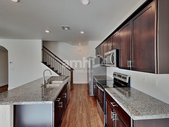 Building Photo - 696 N Water St