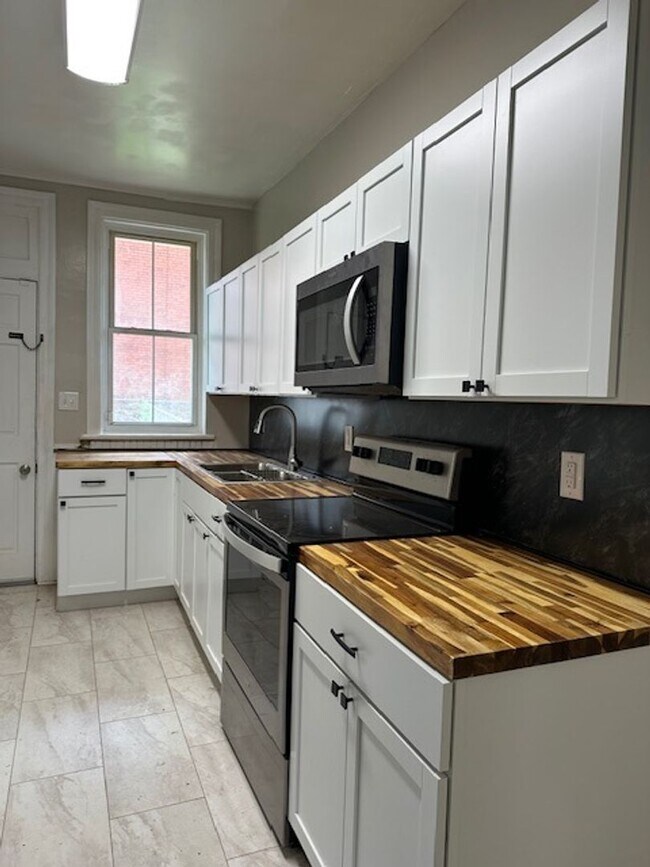 Building Photo - 111 N 17th St