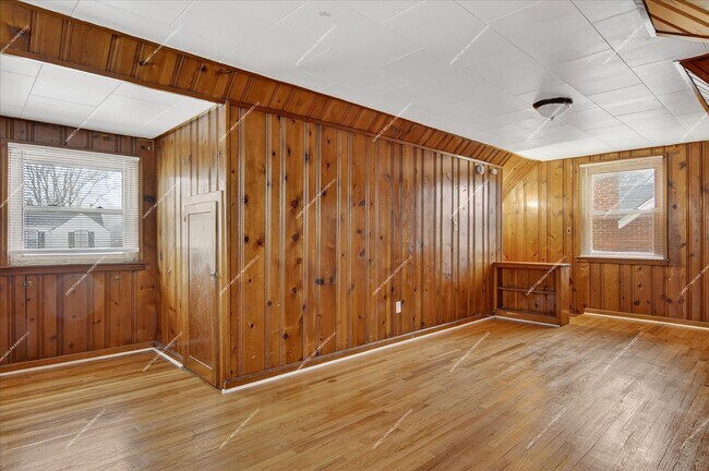 Building Photo - Charming 3-Bedroom Brick Bungalow for Rent in Detroit!