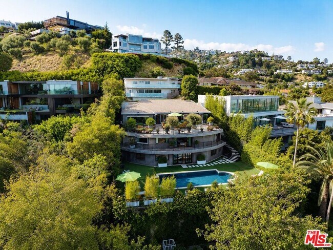 Building Photo - 8740 St Ives Dr