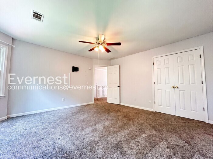 Building Photo - 5950 Henley Dr