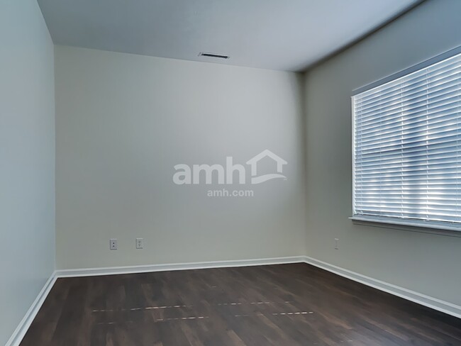 Building Photo - 5880 Aldridge Dr