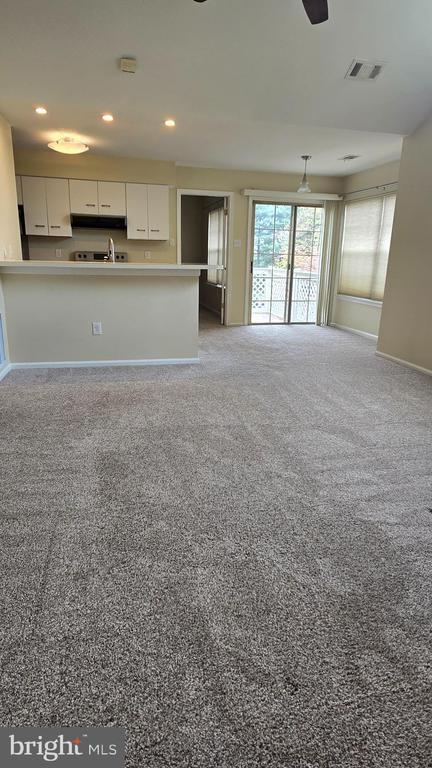 Building Photo - 208 Foxmeadow Dr