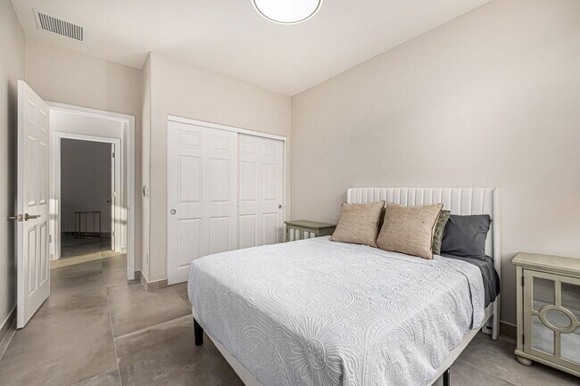 Building Photo - 5211 N 193rd Ave