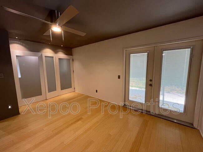 Building Photo - 2961 Sunflower Cir W