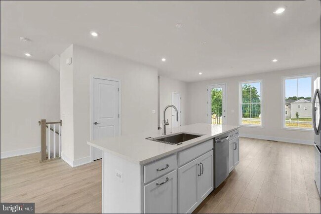 Building Photo - 112 Galaxy Pl