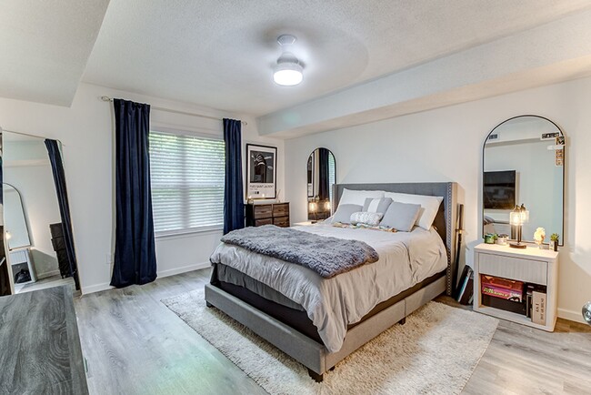 Building Photo - COMING SOON - Spacious Updated Condo in Great Location!