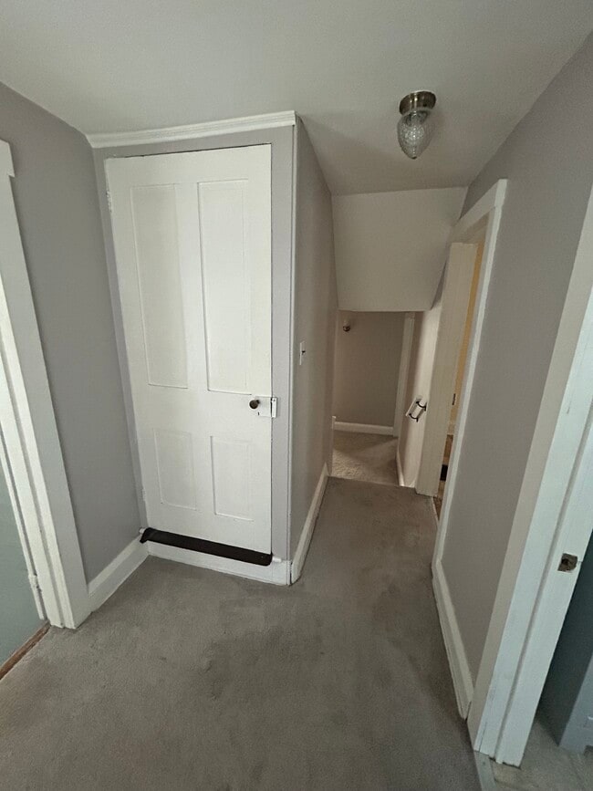 Building Photo - 1284 S Bay Rd