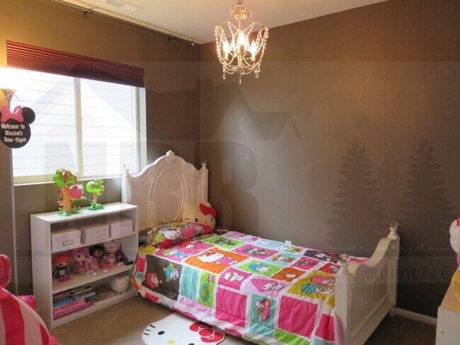 Building Photo - Beautiful 4 Bedroom Home located in a Gate...