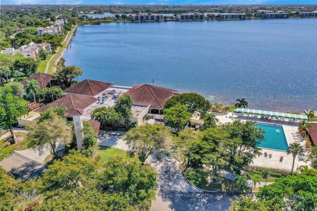 Building Photo - 117 Lake Emerald Dr