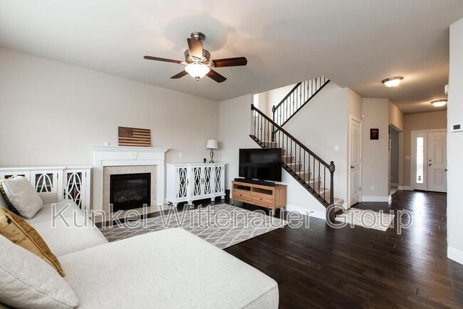 Building Photo - 2724 Ambridge Dr