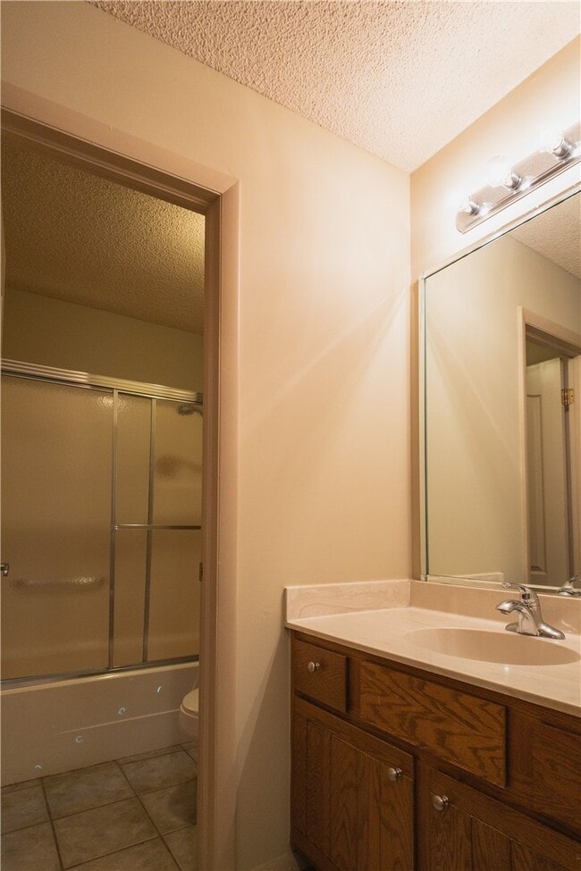 Building Photo - 2538 E Sweetbriar Dr