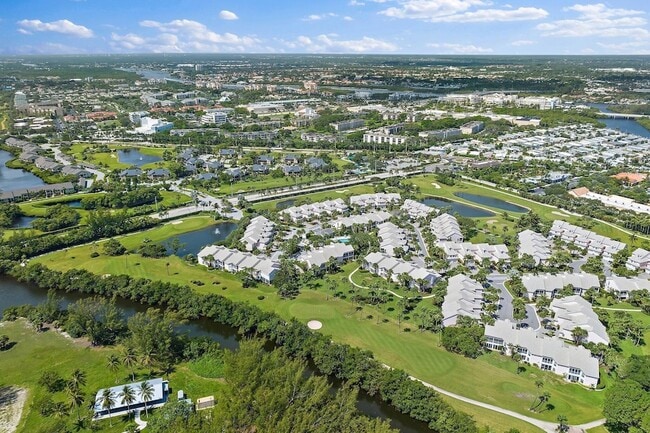 Building Photo - 2905 Fairway Dr N