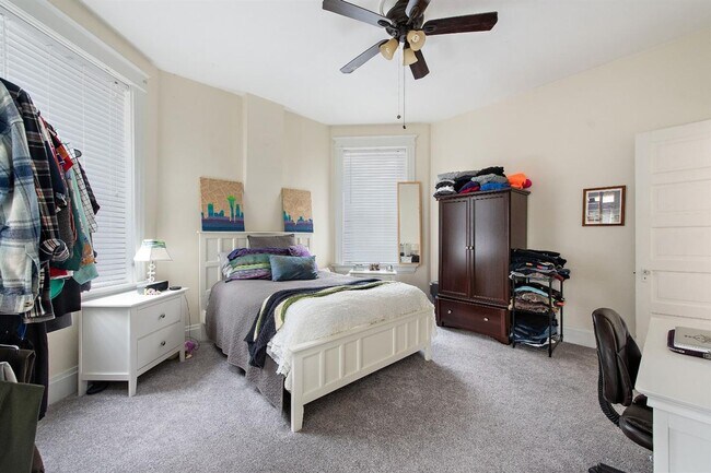 Building Photo - 2317 Victor St