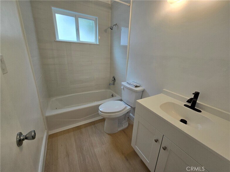 Building Photo - 1216 N Formosa Ave