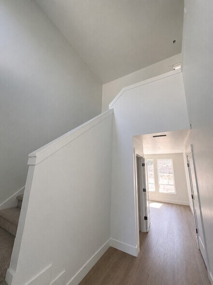 Building Photo - 1537 S 600 E