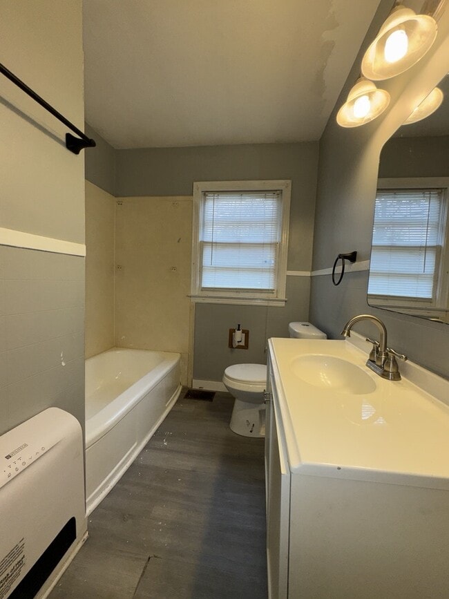 Building Photo - 249 S Sunset Ter