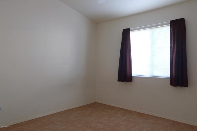 Building Photo - 8042 E Sundew Dr
