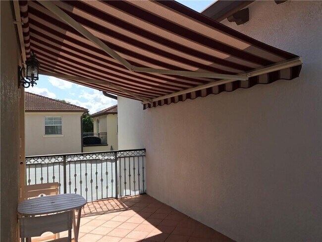 Building Photo - 105 Via Floresta Dr
