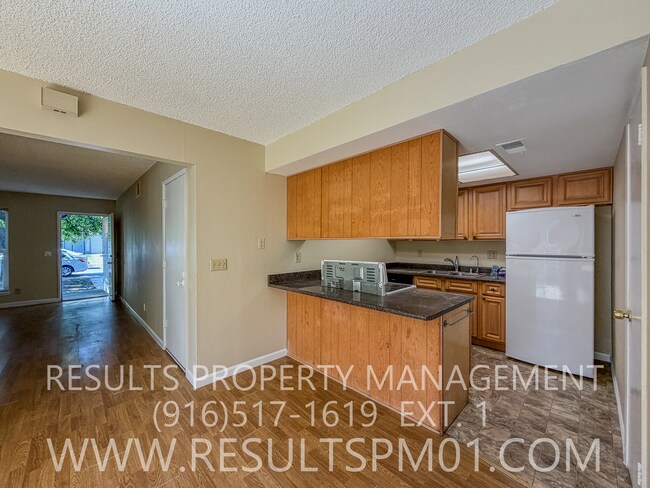 Building Photo - Adorable 2 bedroom duplex