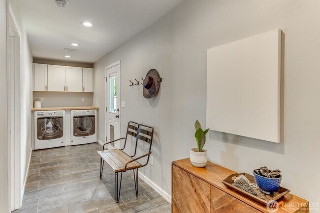 Building Photo - 3Bd/2Ba Lynnwood House