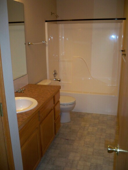 Building Photo - 850 S Overland Trl