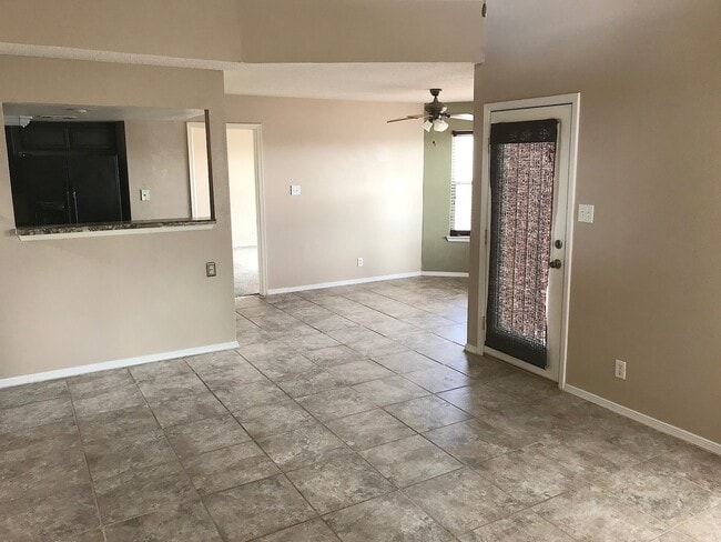 Building Photo - West El Paso 3 bed refrig A/C Home with Bonus Loft and Solar!