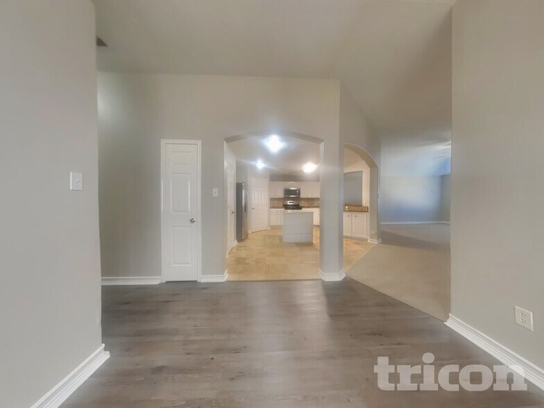 Building Photo - 29418 Fox River Dr