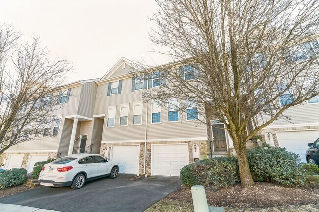 Building Photo - 487 Fort Hill Cir