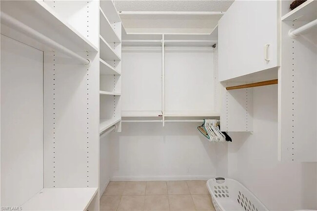 Building Photo - 320 Seaview Ct