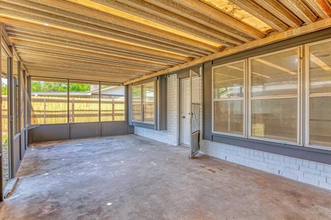 Building Photo - 9611 Camrose Ct