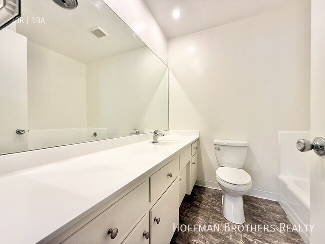 Building Photo - 1432 N Fairfax Ave