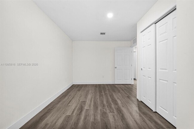 Building Photo - 1730 Acapulco Dr