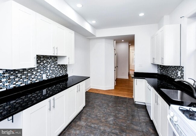 Building Photo - 104 R St NE