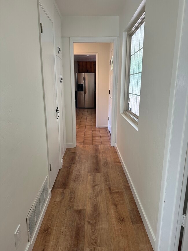 Building Photo - 4370 Calavo Dr