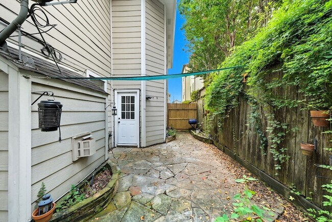 Building Photo - 2623 Shady Acres Ct