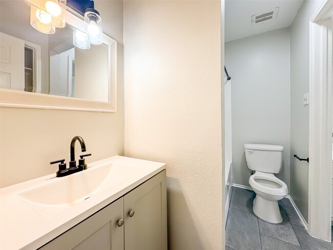 Building Photo - 1715 Moritz Dr