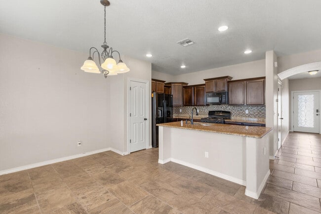 Building Photo - 12664 Azulejos St