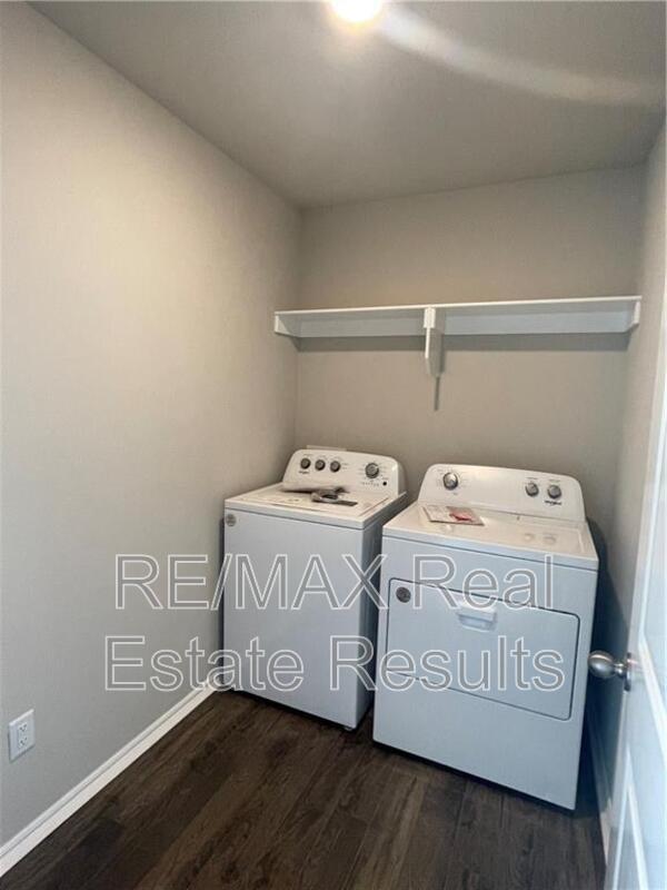 Building Photo - 806 Comanche Dr