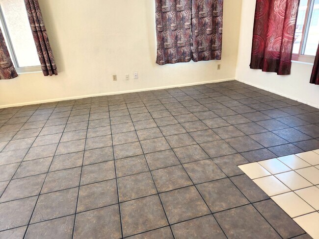 Building Photo - FANTASTIC TWO STORY HOME FOR LEASE NORTH G...