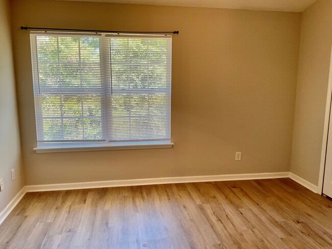 Building Photo - Townhome with 2 Bedrooms, 2.5 Baths
