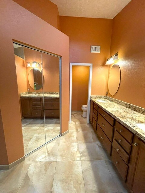 Building Photo - 5400 NW Emblem St