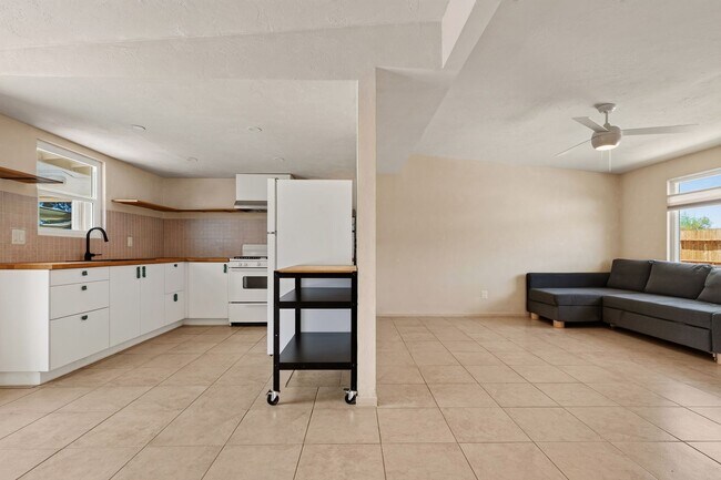 Building Photo - ~Designer Desert Retreat~