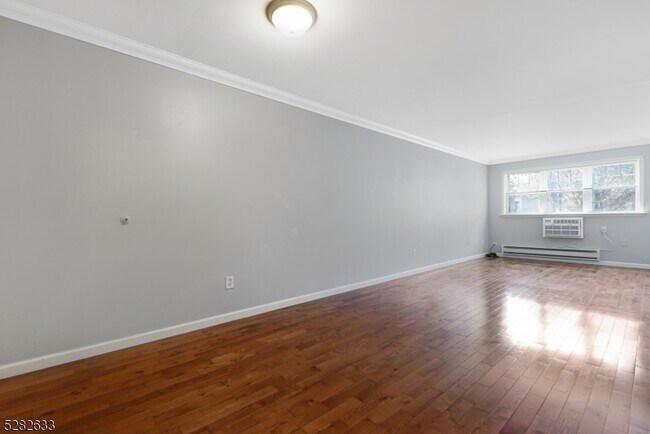 Building Photo - 304 4th Ave
